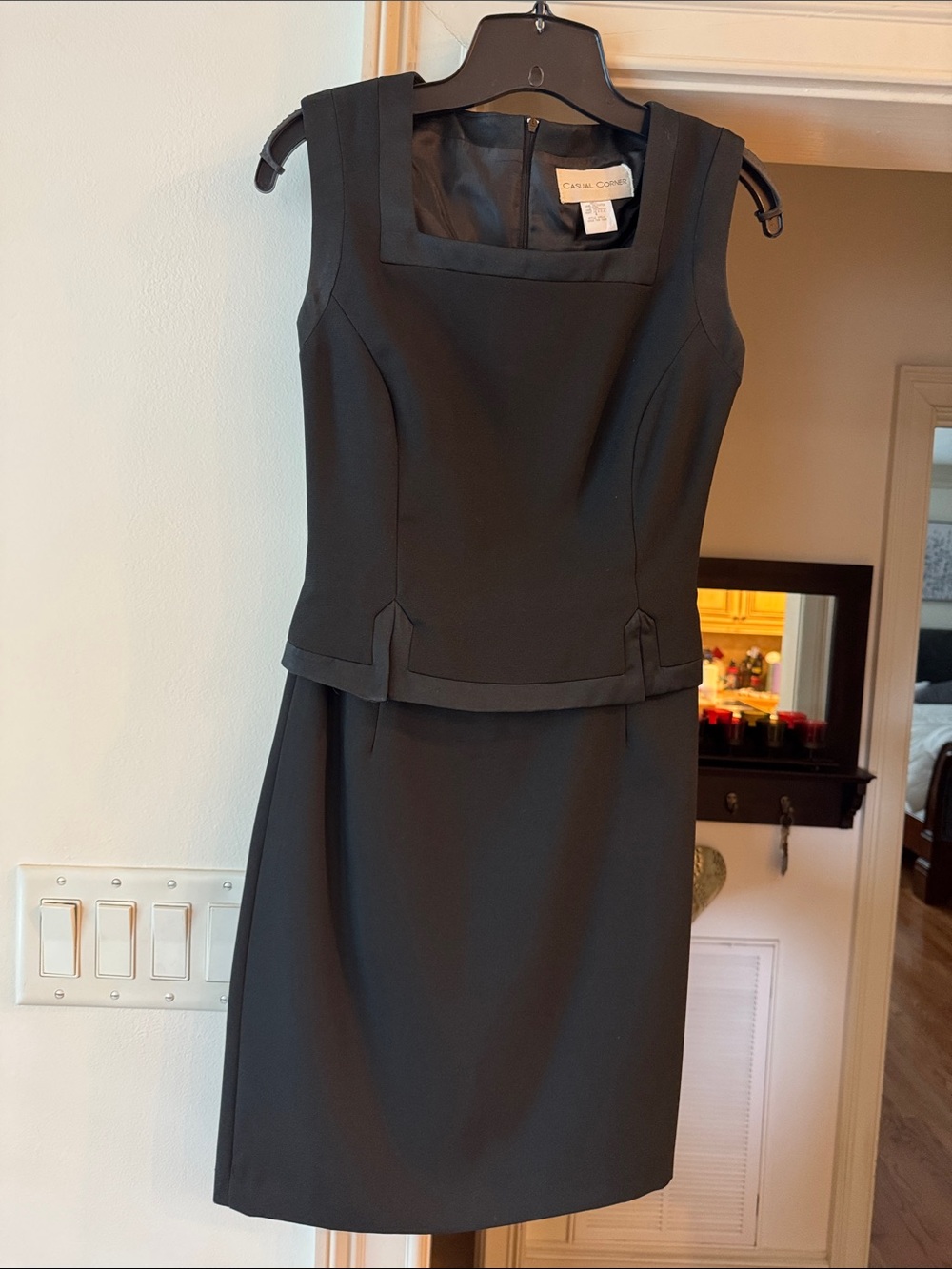 Casual Corner Black Sleeveless Midi Sheath Dress